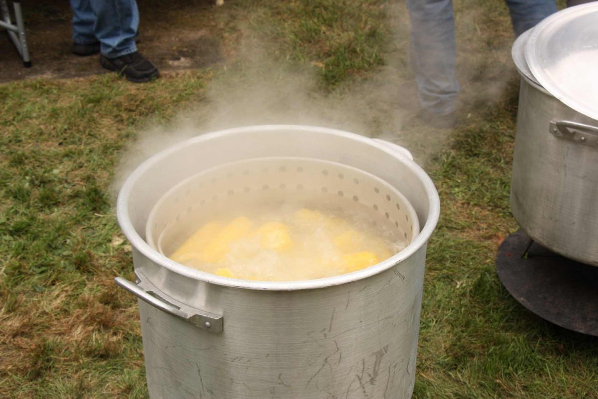 Boiling corn